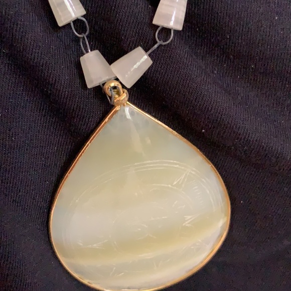 Stone design necklace - Picture 2 of 4